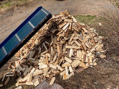 Bild 3:Brennholzzerkleinerung