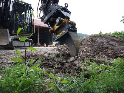 Bild 3:Baggerungen, Stemmarbeiten, Nassflächen, Restholzräumung,...