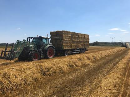 Bild 3:Lohnpressen Krone 1270XC Vorbauhäcksler