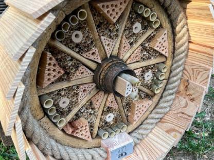 Bild 2:Insektenhotel 50cm Durchmesser