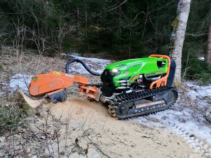 Bild 4:Mulcharbeiten / Wurzelstockfräsen