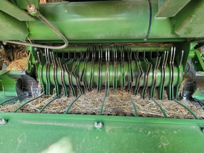 Bild 2:Krone Comprima V150XC Rundballenpresse