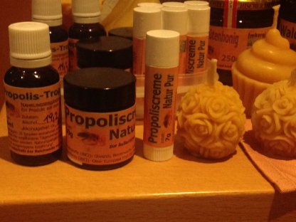Bild 2:Honig-, Propolis- und Bienenwachsprodukte