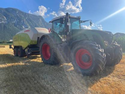 Bild 3:Biete Quaderballen pressen an.