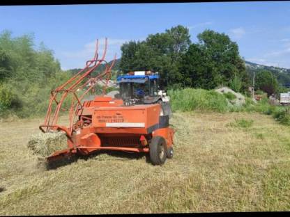 Bild 2:Kleinballenpressen