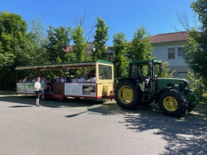 Bild 6:Panoramaanhänger/Personananhänger/Bummelzug