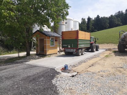 Bild 9:Kalk und Kalkausbringung