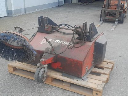 Bild 2:Grünig Kehrmaschine für Stapler