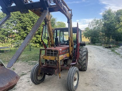 Bild 2:Warchalowski International 574 mit Frontlader