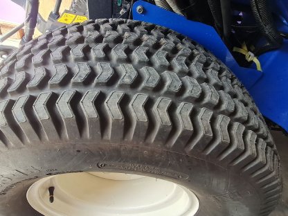 Bild 9:ISEKI 3215 AHL Hydro