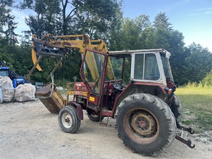 Warchalowski International 574 mit Frontlader