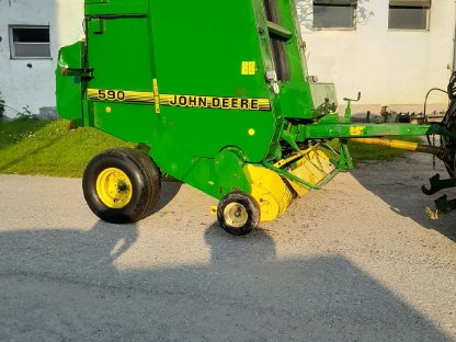 Rundballenpresse John Deere 590