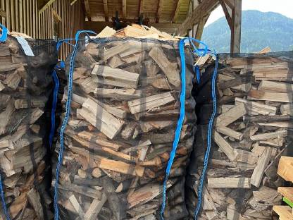 Bild 2:Biete Lohnspalten mittels Sägespaltautomat