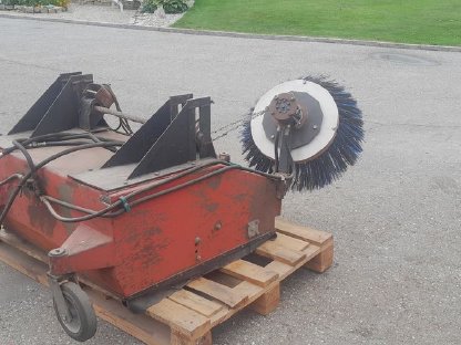 Bild 3:Grünig Kehrmaschine für Stapler