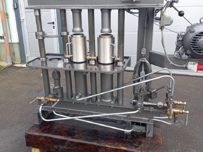 Bild 2:Alte restaurierte Ölpresse