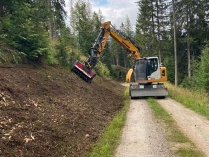Bild 3:Böschungspflege System Erdbau Bayer