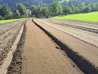 Bild 2:Rekultivierung Steinfräse Kreiselegge Sätechnik