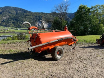 Bild 2:Güllefass Bauer 2.000 l