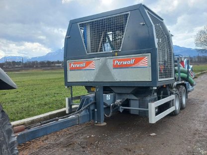 Bild 5:Gülleverschlauchung inkl. Perwolf Pumpe und Bomech Verteiler