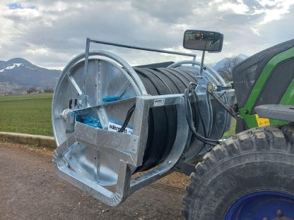 Bild 3:Gülleverschlauchung inkl. Perwolf Pumpe und Bomech Verteiler