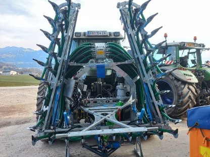 Bild 6:Gülleverschlauchung inkl. Perwolf Pumpe und Bomech Verteiler