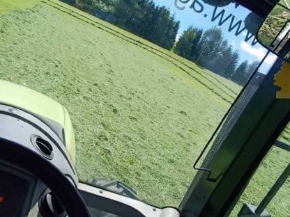 Bild 4:Grünland Ernte mit Agrarservice Meisinger