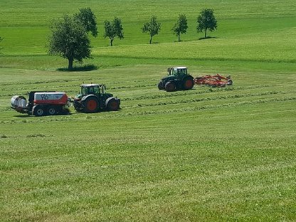 Bild 4:Grünlandernte