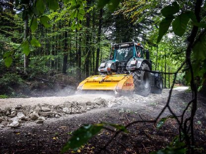 Bild 4:Wegebau: Wir sanieren Ihre Forstwege!
