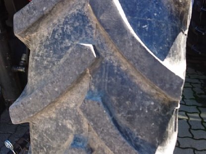 Bild 3:Traktorreifen Mitas