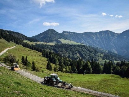 Bild 6:Wegebau: Wir sanieren Ihre Forstwege!