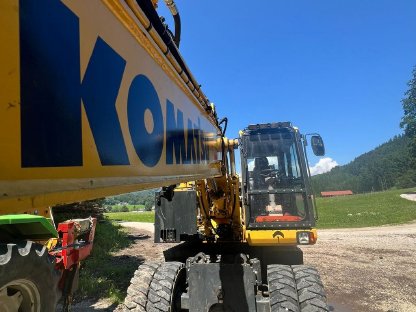 Komatsu Forstbagger mit KETO 150 Harvesterkopf