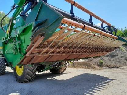 Bild 3:Sonnenblumenvorsatz für John Deere 620R Schneidwerk