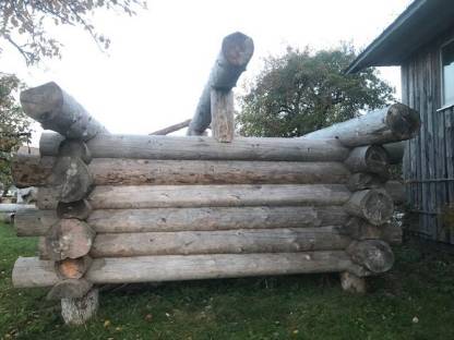 Bild 4:Gebrauchte Blockhütte