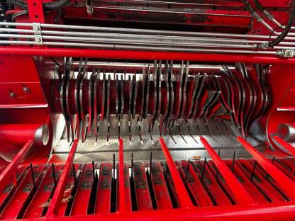 Bild 2:Rundballenpresse Lely RP245