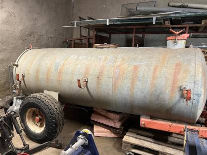 Bild 2:Bauer Güllefass 3.000 l