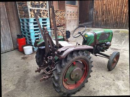 Bild 2:Holder B12 Traktor