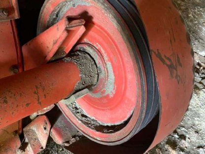 Bild 2:Taarup Mulcher SKT 1500, Palettengabel und Arbeitsbühne