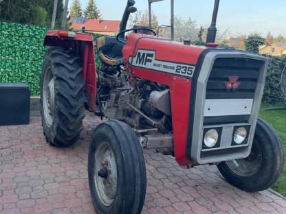 MF Traktor 235
