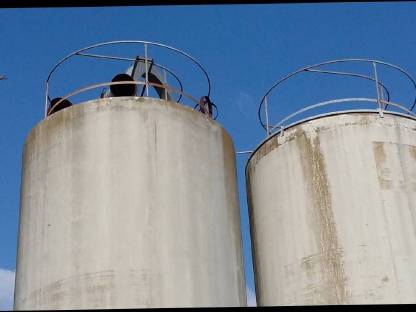 Bild 6:Kunststoff-Silos aus GFK als Lagerraum, Abdeckung