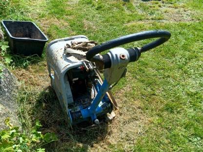 Bild 4:Rüttelplatte Weber CR3 mit Gummimatte