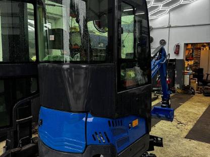 Bild 2:Minibagger mit Kabine 1,5 t 3 Zylinder Kubota