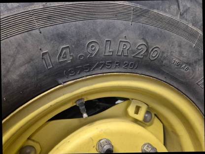 Bild 3:Traktorreifen 14.9LR20 oder 375/75R20