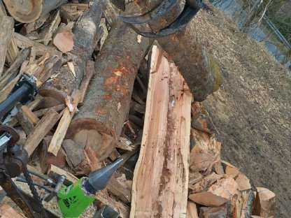 Bild 2:Kegelspalter mit Konsole für Rückewagen 500-800-1.100 cm