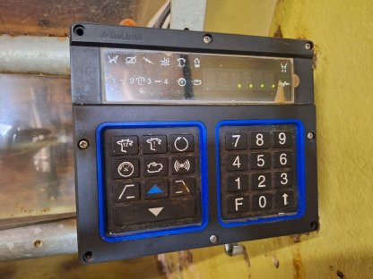 Bild 3:DeLaval Melkstand u. Milchtank