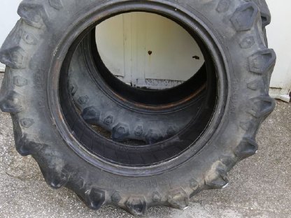 Bild 2:Pirelli Traktor Reifen Radial 12.4 R24