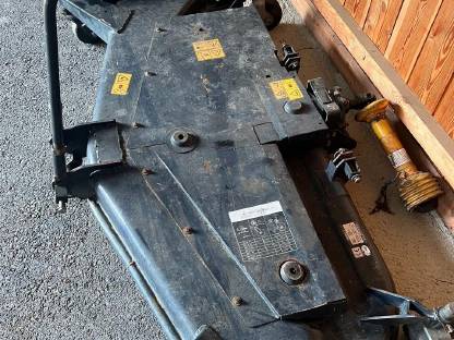 Bild 2:Mittelachsmähwerk Iseki 4365