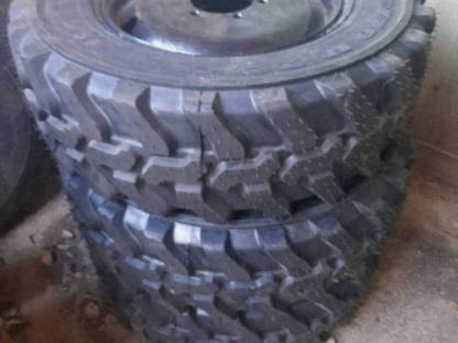 Bild 2:Reifen Bagger Hoflader