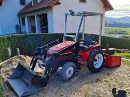 Bild 4:Yanmar KE3 Kleintraktor - lackiert wie Steyr 4120 Profi