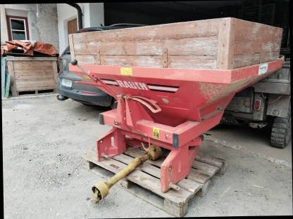 Bild 3:Rauch Düngerstreuer