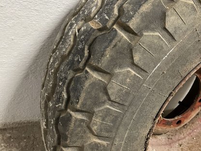 Bild 3:Anhängerreifen